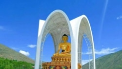 བྲག་འགོ་རུ་སྟོན་པའི་སྐུ་བརྙན་སོགས་གཏོར་བཤིག་བཏང་འདུག