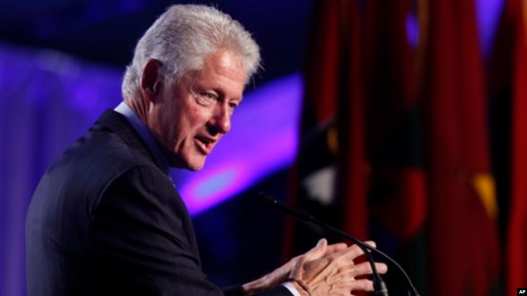 El expresidente Clinton, es reconocido por la creación de la Fundación Clinton tras concluir su segunda mandato presidencial.