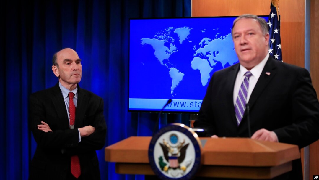 Elliott Abrams, izquierda, fue secretario de Estado adjunto en el gobierno del presidente Ronald Reagan. 