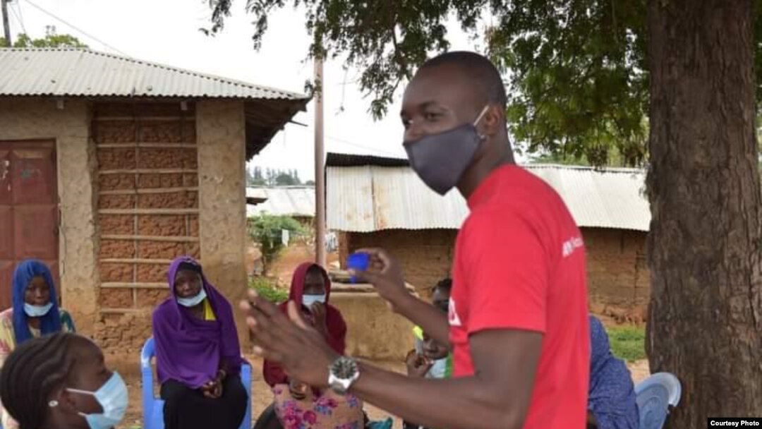 James Atito ni kijana mwanaharakati kutoka Mombasa Kenya anajulikana kama "The Period Man" alijitwika jukumu hilo baada ya kuona wasichana wengi wadogo wakipata taabu kwa kukumbwa na matatizo wakati wa siku zao za  hedhi.