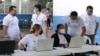 ARCHIVO - Los trabajadores electorales se preparan para recibir a los votantes en una escuela utilizada como centro de votación durante las elecciones presidenciales del país en Managua, Nicaragua, el 7 de noviembre de 2021. REUTERS/Stringer 