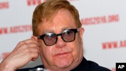 El músico británico Elton John en la 21a Conferencia Mundial de SIDA 2016 en Durban, Sudáfrica, 20/7/16 (Foto AP).