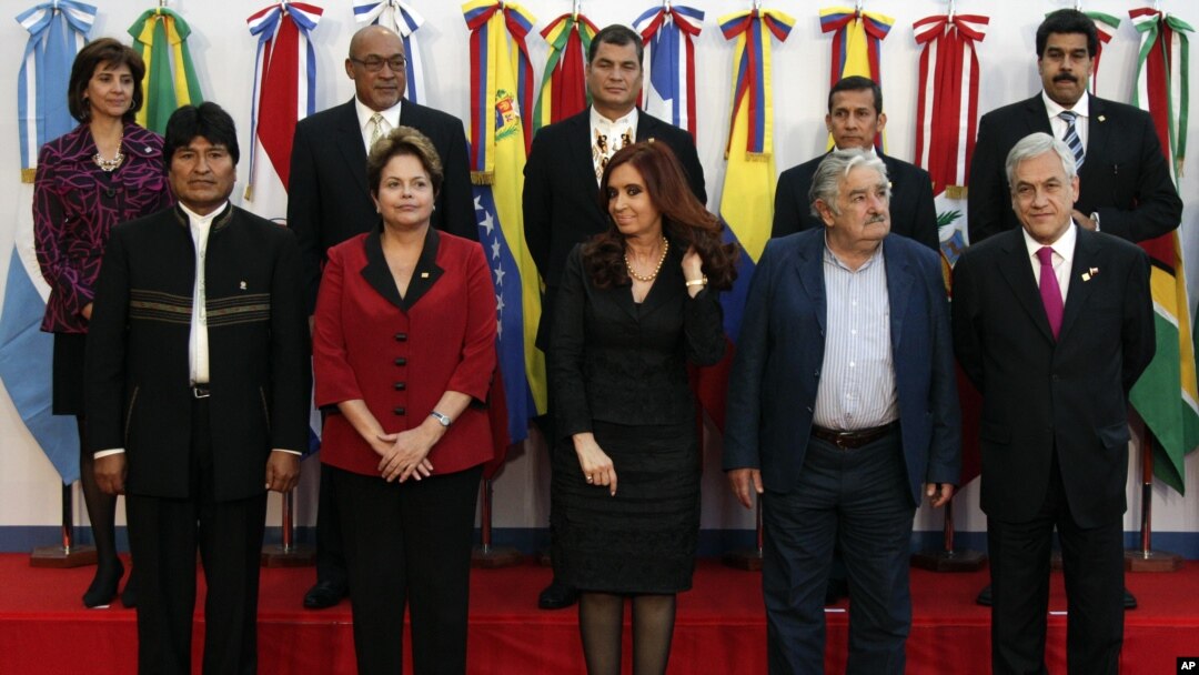 Mandatarios y cancilleres del Mercosur se reunieron en Argentina para definir la salida de Paraguay y el ingreso de Venezuela al bloque.