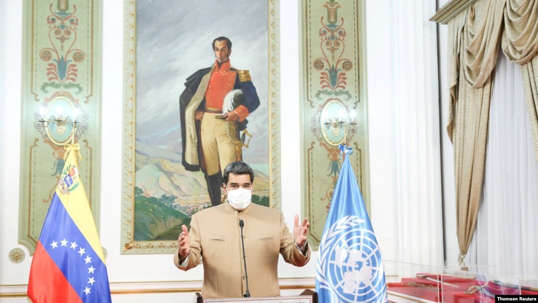 El presidente de Venezuela, Nicolás Maduro, habla en la 75a reunión anual de la ONU desde el Palacio de Miraflores en Caracas.