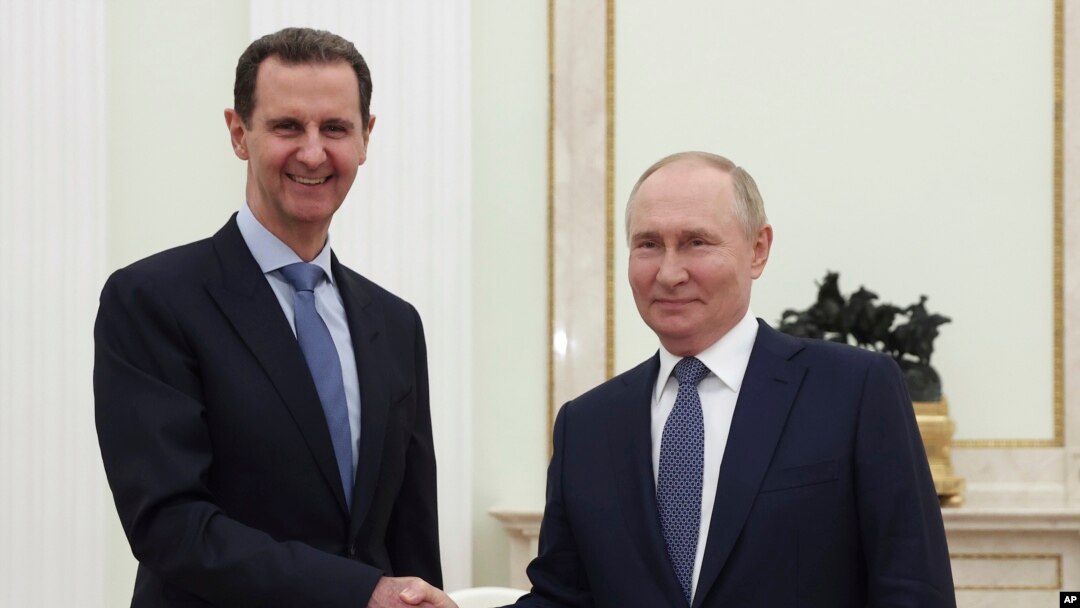 Kremlin, Esat’a siyasi sığınma teklif etme kararını bizzat Rusya Cumhurbaşkanı Putin’in verdiğini söyledi. 