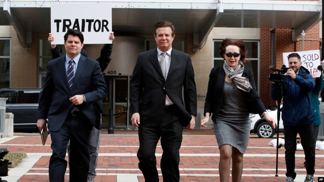 Paul Manafort, center, President Donald Trump's former campaign chairman, walks with this wife Kathleen Manafort, right, and Jason Maloni, Manafort's spokesman, left, as they arrive at the Alexandria Federal Courthouse for an arraignment hearing on his Eastern District of Virginia charges, in Alexandria, Virginia, Thursday, March 8, 2018.