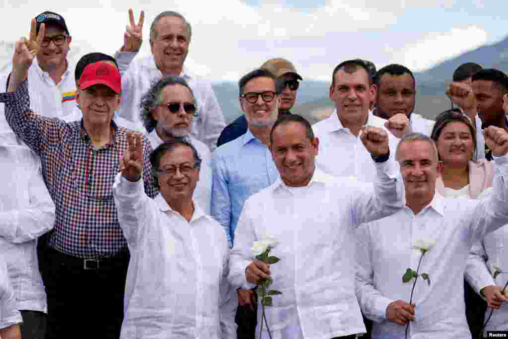 Mientras el presidente colombiano se desplazaba hacia el punto de encuentro con la delegación venezolana, aseguró a los periodistas que aún “no hay fecha” para un encuentro con su homólogo venezolano, a quien de hecho se esperaba en la apertura de la frontera.