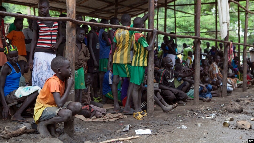 Children displaced by fighting in South Sudan wait to be registered into the Kule 1 and 2 camps for Internally Displaced People at the Pagak border crossing in Gambella, Ethiopia, July 10, 2014.