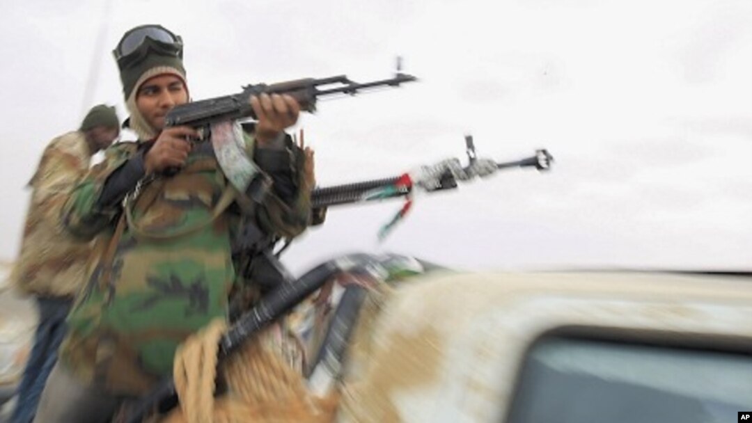 利比亞反政府武裝繼續與政府軍激戰。