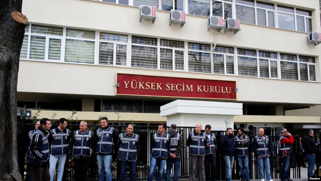 FILE - Police officers stand guard in front of the Supreme Electoral Board (YSK) in Ankara, April 2, 2014. The AKP is petitioning Turkey's Supreme Election Board to repeat last month's mayoral election in Istanbul.