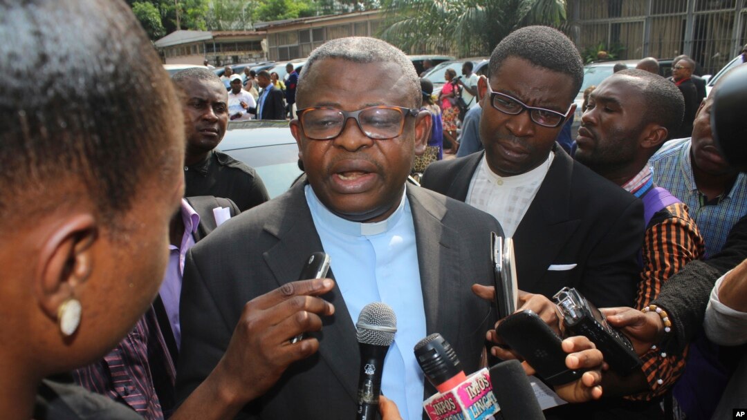 Abbé Donatien Nshole, kalaka mokonzi ya CENCO mpe molobeli ya bakambi ba biyamba, na Kinshasa, 21 décembre 2016. 