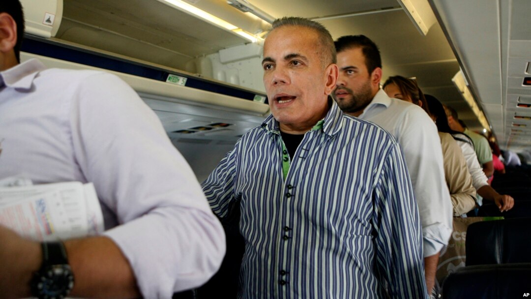 Manuel Rosales fue detenido a su llegada a Venezuela tan pronto su avión aterrizó en el aeropuerto La Chinita, en Maracaibo.