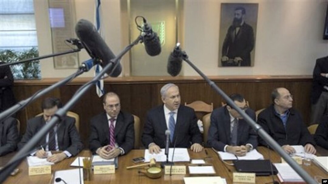 Israeli Prime Minister Benjamin Netanyahu, center, convenes the weekly cabinet meeting in Jerusalem, February 6, 2011.