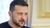 En esta imagen, distribuida por la oficina de prensa de la presidencia, el presidente de Ucrania, Volodymyr Zelenskyy, habla durante una reunión con el secretario de Estado de EEUU, Antony Blinken, en Kiev, el 14 de mayo de 2024. 