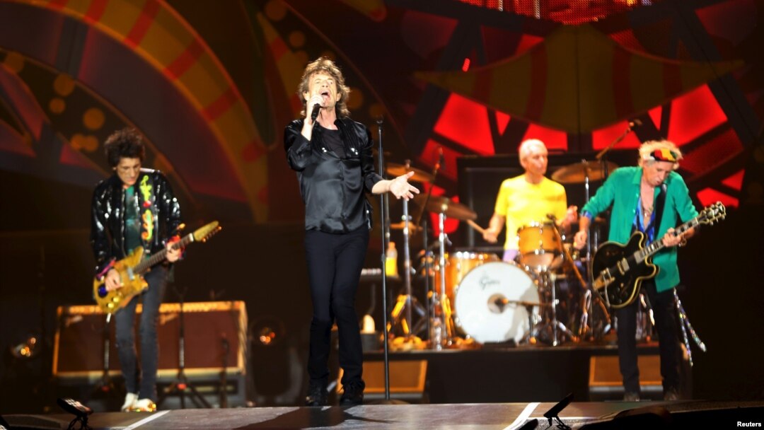 British veteran rockers The Rolling Stones' singer Mick Jagger (C) sings during a concert on their "Latin America Ole Tour" at Morumbi stadium in Sao Paulo, Brazil, Feb. 27, 2016. 