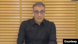 ARCHIVO - Fotografía en redes sociales sin fecha de Reza Valizadeh, experiodista de Radio Farda y ciudadano estadounidense con doble nacionalidad iraní, supuestamente arrestado en Irán en septiembre de 2024.