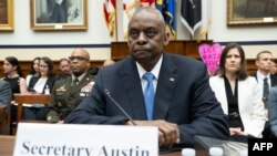 Міністр оборони США Ллойд Остін дає свідчення щодо бюджетного запиту Міністерства оборони на 2025 фінансовий рік під час слухань у Комітеті Палати представників США з питань збройних сил на Капітолійському пагорбі у Вашингтоні, 30 квітня 2024 року. SAUL LOEB/AFP