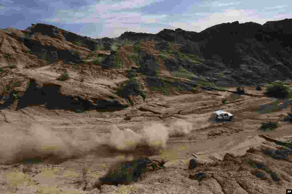 Mini driver Martin Kaczmarski of Poland and co-pilot Filipe Palmeiro of Portugal race during the fourth stage of the Dakar Rally between the cities of San Juan and Chilecito, Argentina, Jan. 8, 2014.