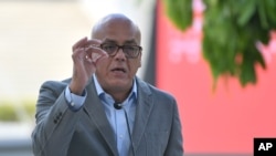 El presidente de la Asamblea Nacional de Venezuela, Jorge Rodríguez, habla en una conferencia de prensa en Caracas, el 21 de enero de 2020.