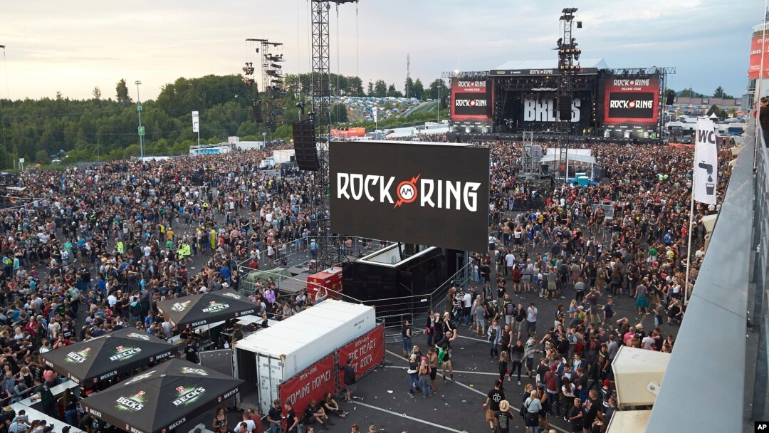 El popular festival Rock am Ring en las afueras de Nuerburg, Alemania, fue cancelado por una posible amenaza terrorista. 