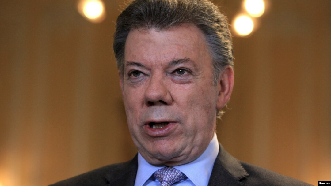 Colombia's President Juan Manuel Santos speaks during a Reuters interview at the presidential palace in Bogota, April 7, 2015. 