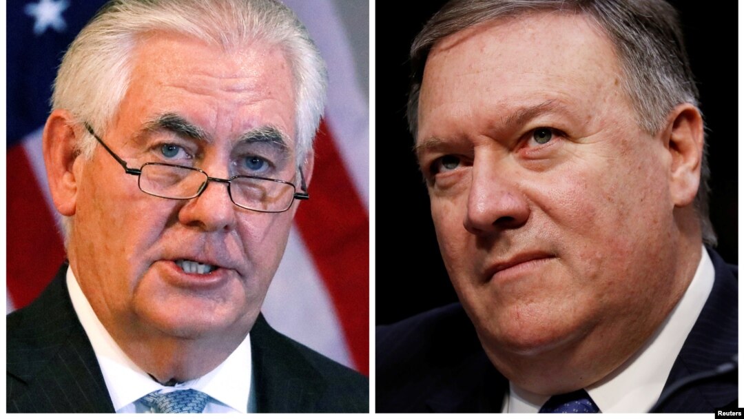 Mike Pompeo (derecha) reemplazará a Rex Tillerson como Secretario de Estado, según anunció el presidente Trump.