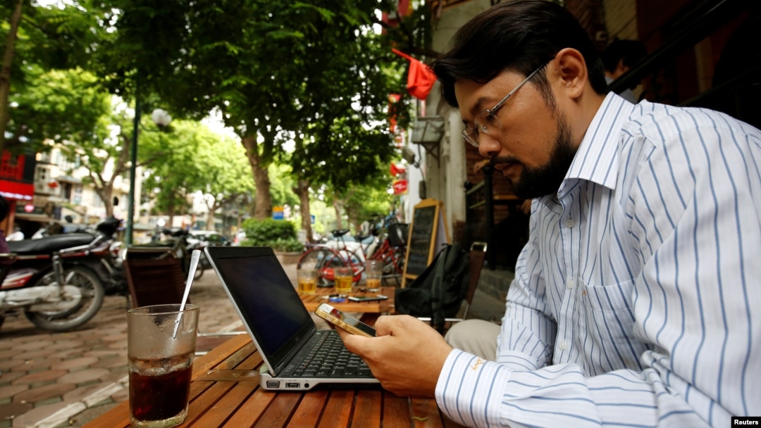 Vietnamese activist Anh Chi searches the internet at Tu Do (Freedom) cafe in Hanoi, Vietnam August 25, 2017. 