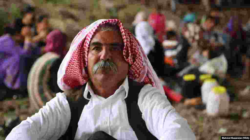 'Yan Yazidi dake sansanin 'yan gudun hijirar Diyarbakir a Turkiyya. 