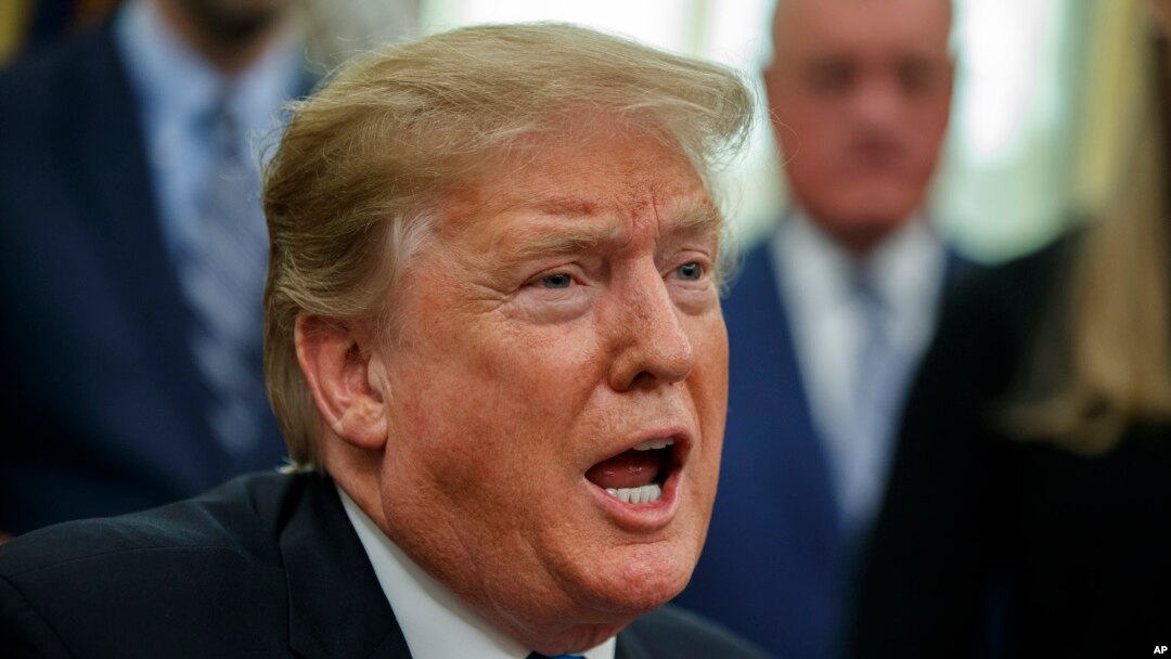 El presidente de EE.UU., Donald Trump, habla con periodistas durante un evento para la Directiva de Política Espacial 4, en la Oficina Oval. Washington, febrero 19 de 2019.