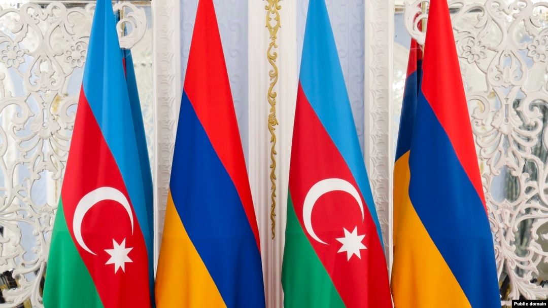 Հայաստանի ու Ադրբեջանի դրոշներ