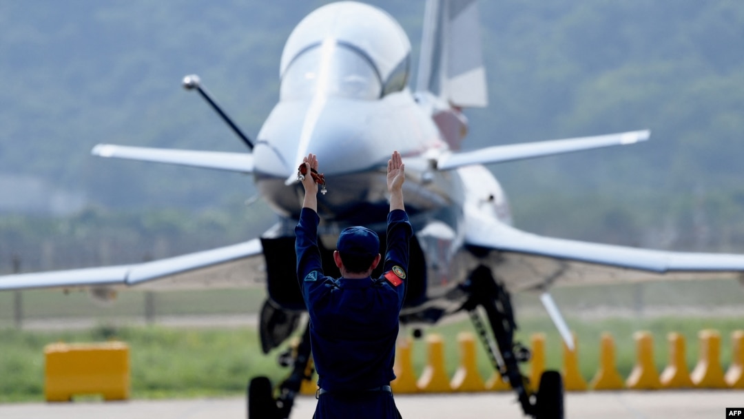 資料照片: 2021年9月28日廣東珠海市第十三屆中國國際航空航天博覽會上的殲10飛機